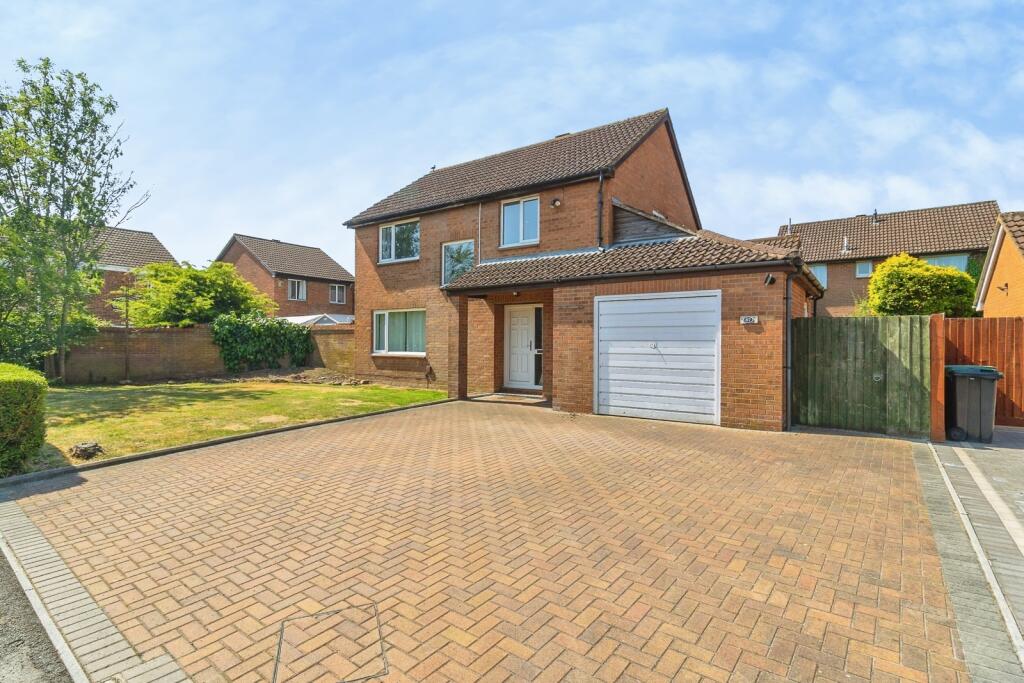 Main image of property: Summerhayes, Great Linford, Milton Keynes, Buckinghamshire, MK14