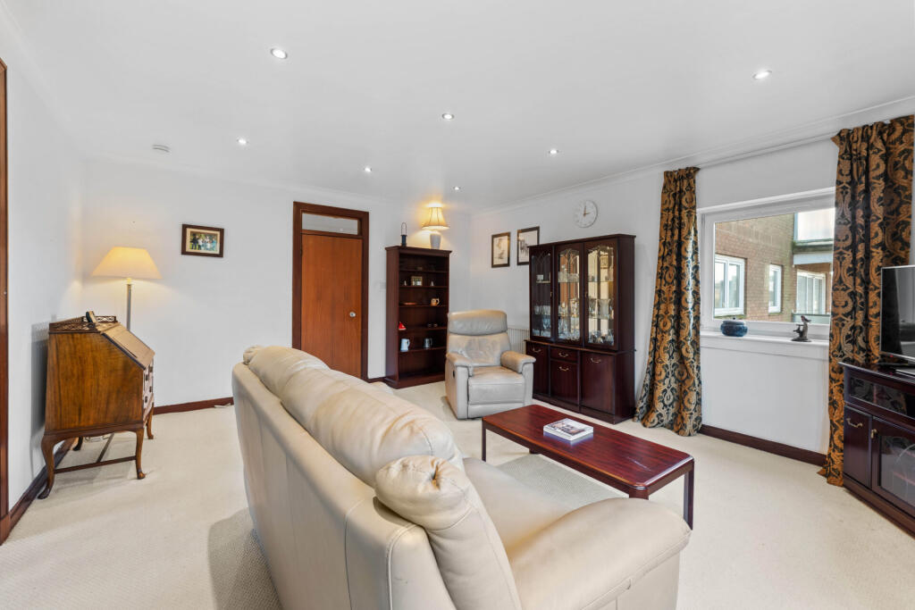 18 Norwood Park, Bearsden, G61 2RF photo 4