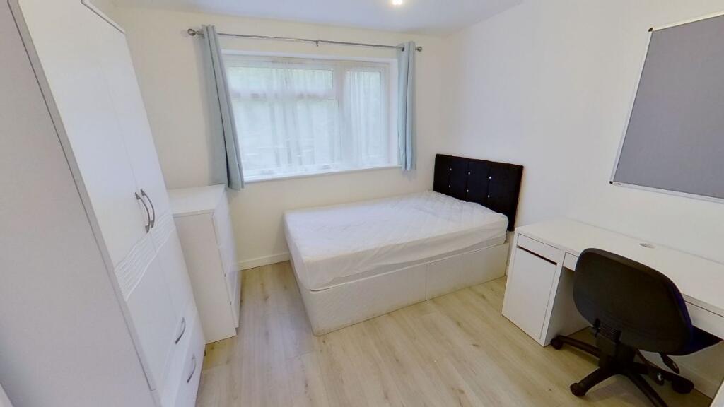 Main image of property: Ensuite room - Guildford Park Avenue, GU27NN