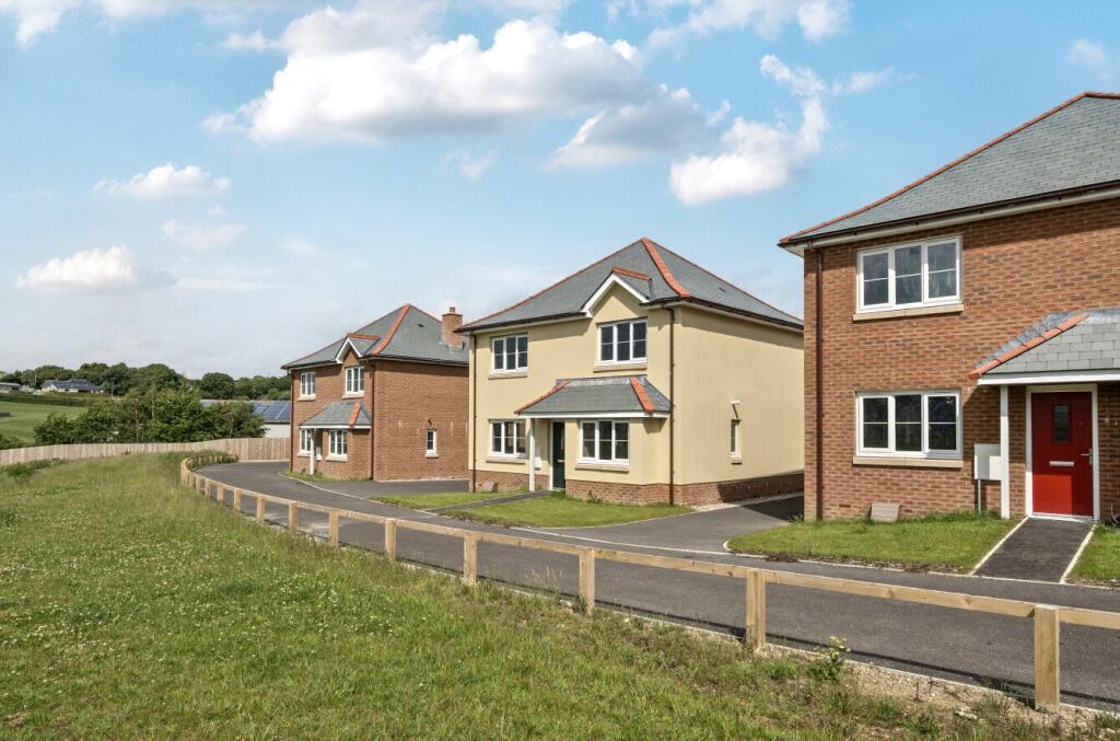 4-bed detached on Abbeyford Vale, Crediton Road, Okehampton, Devon, £385,000