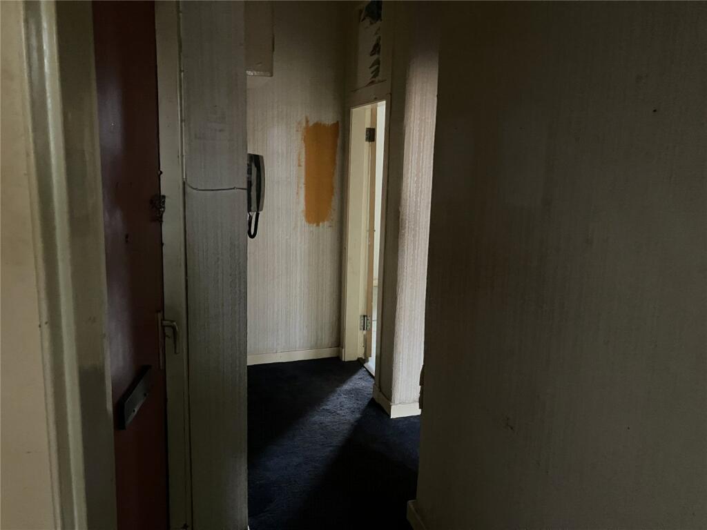Apartment in Glasgow, Haghill - View 2