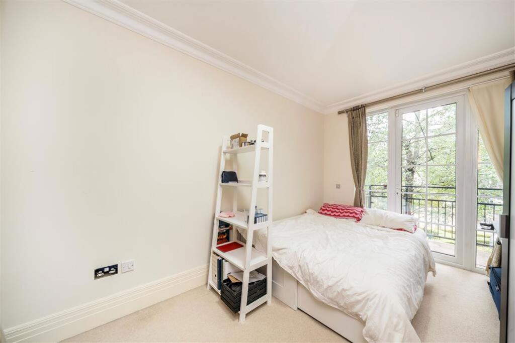 Apartment in Twickenham - View 5