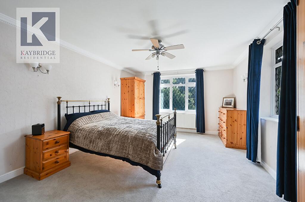 Apartment in Epsom and Ewell, Stoneleigh - View 4