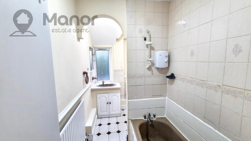 Apartment in Romford - View 3