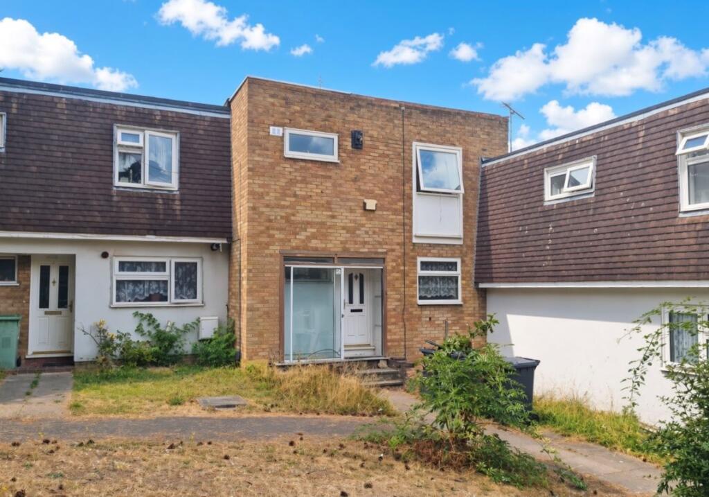 Main image of property: 32 Brussels Way, Luton, Bedfordshire, LU3 3TQ
