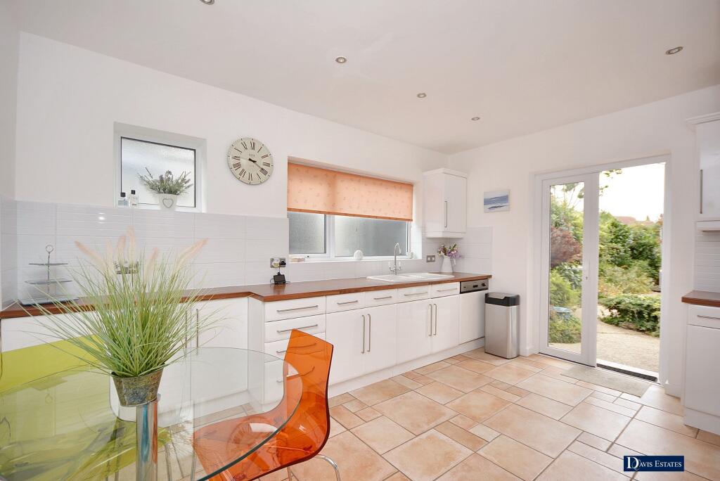 Great Nelmes Chase, Emerson Park, Hornchurch, RM11 photo 3