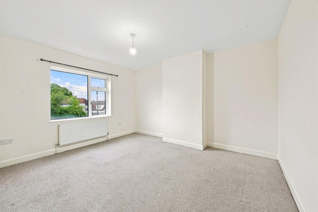 House in Northampton, Kingsthorpe - More