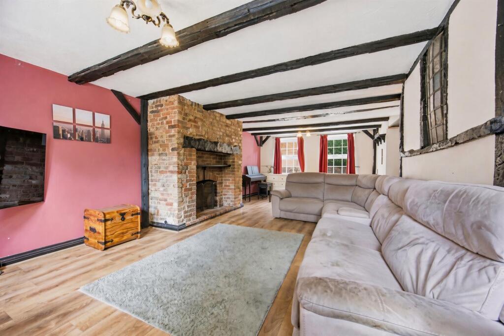 House in London, Harmondsworth - View 2