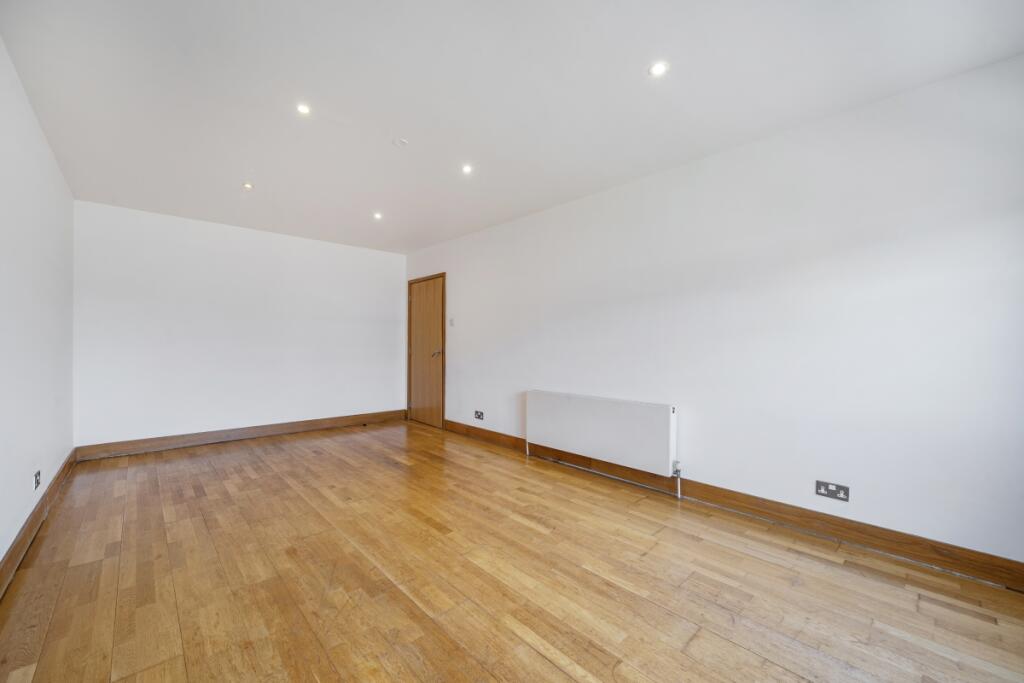 Main image of property: Kingsley Mews, Wapping, E1W