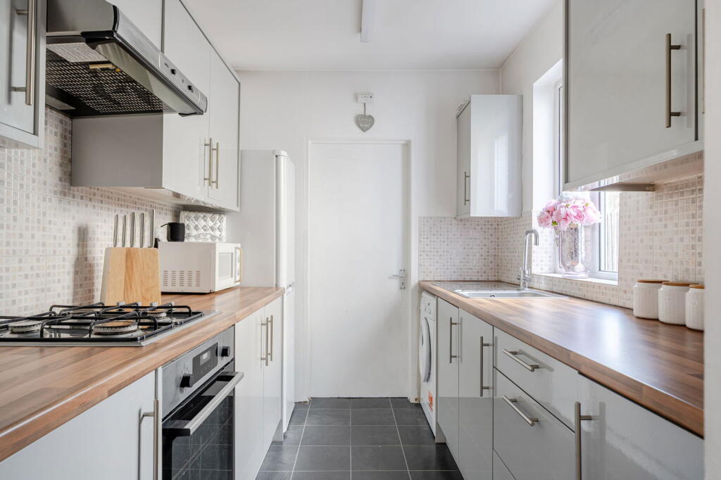 House in Gillingham, Medway - View 4