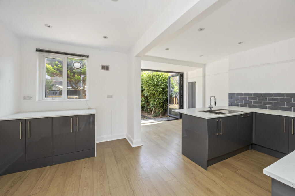 House in Worthing, West Worthing - More