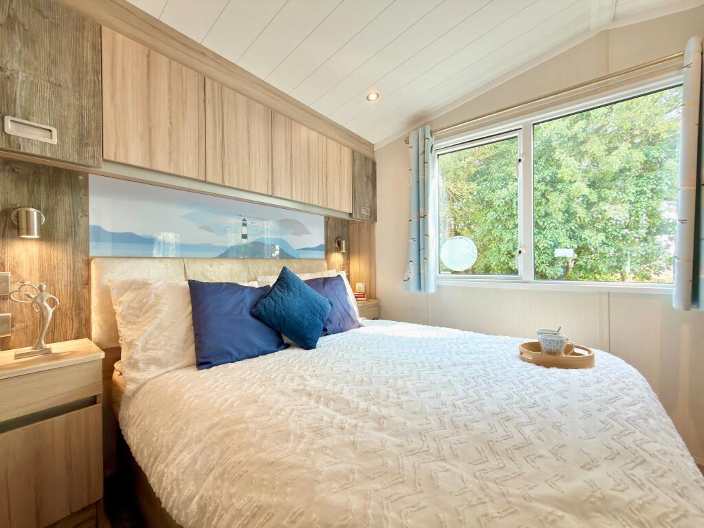 2016 Swift Lighthouse, Oaklands Holiday Park, Clacton-on-Sea, Essex, CO16 8HW - More