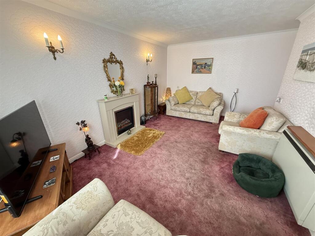 28, Redcroft photo 3