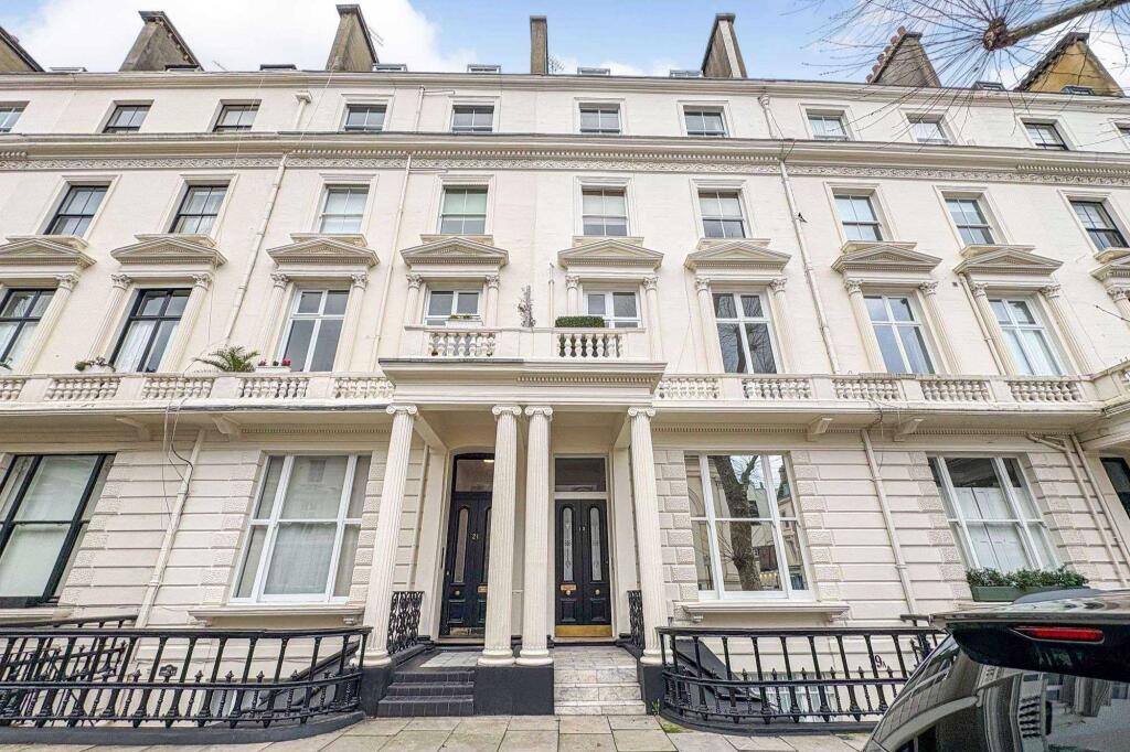 Main image of property: Third Floor Flat,19 Warrington Crescent, Maida Vale, London, W9 1ED