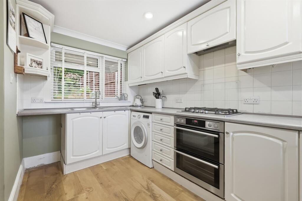 Jackdaw Close, Billericay photo 4