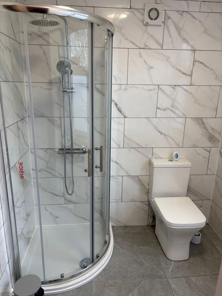 3 bedroom end of terrace house for rent