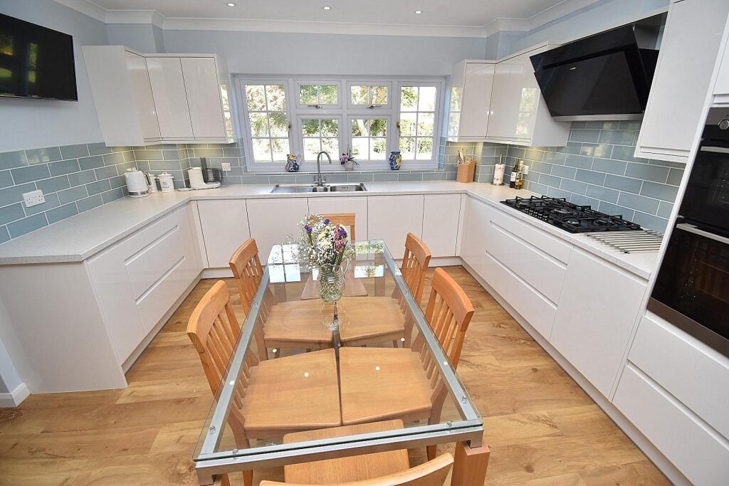 1 Abbey Fields, East Hanningfield photo 4