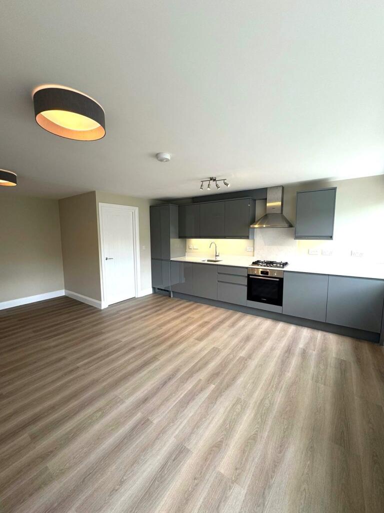 Apartment in Slough - View 3