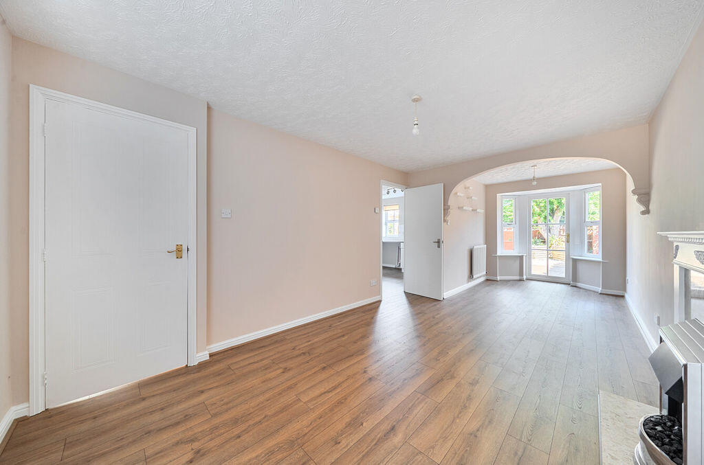 House in Tunbridge Wells, Paddock Wood - More