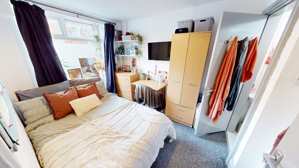 6 bedroom house for rent