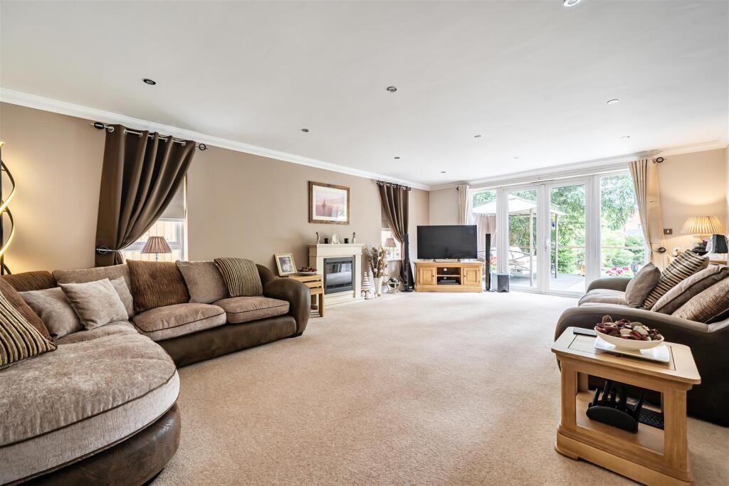 Sandhurst Road Crowthorne, Berkshire RG45 7HS - View 6