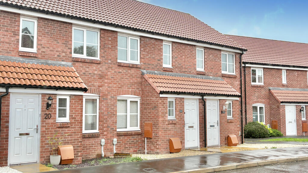 2-bed terraced on Bilberries Close, Monkton Heathfield, Taunton, TA2, £220,000
