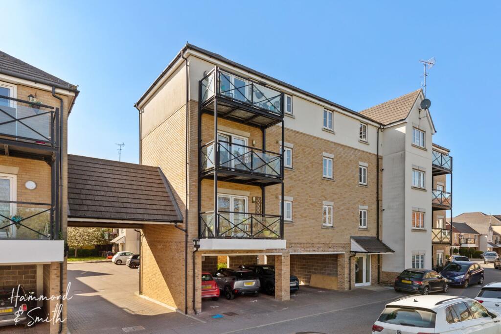 2-bed flat on Blenheim Square, North Weald, CM16, £279,000