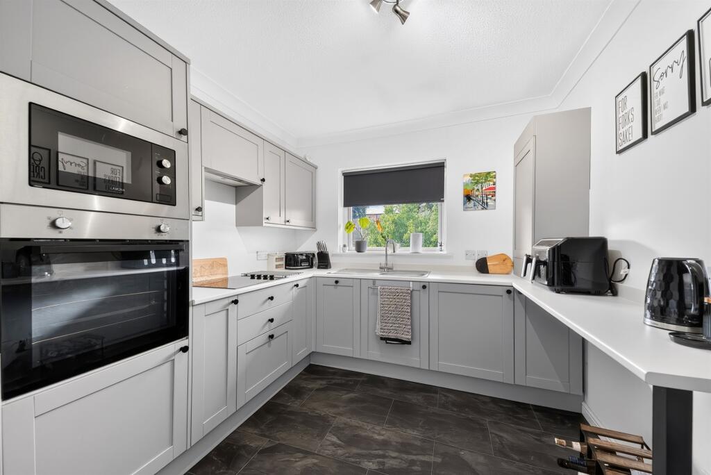 Apartment in Glasgow, East Renfrewshire - View 5
