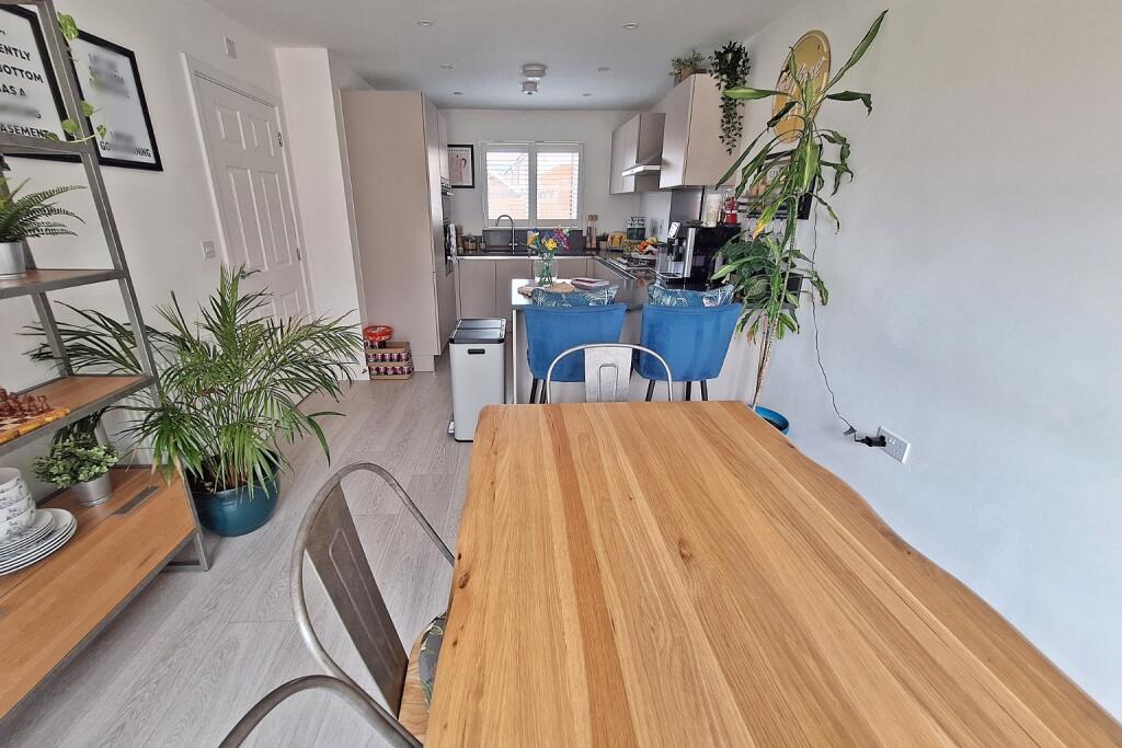 House in Luton - View 5