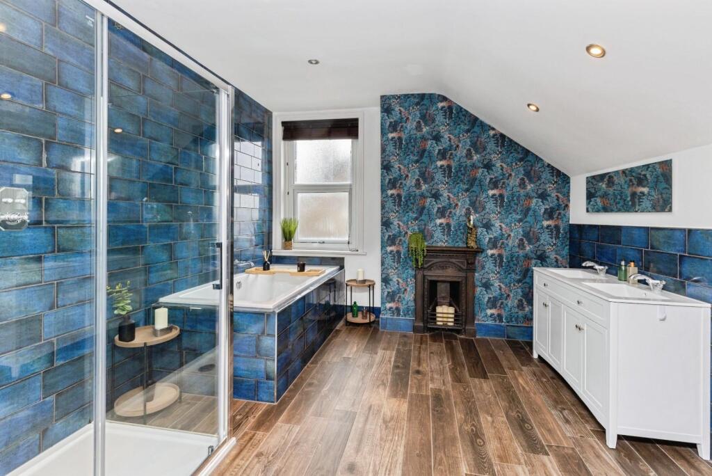 House in Leeds, Bramley - View 5