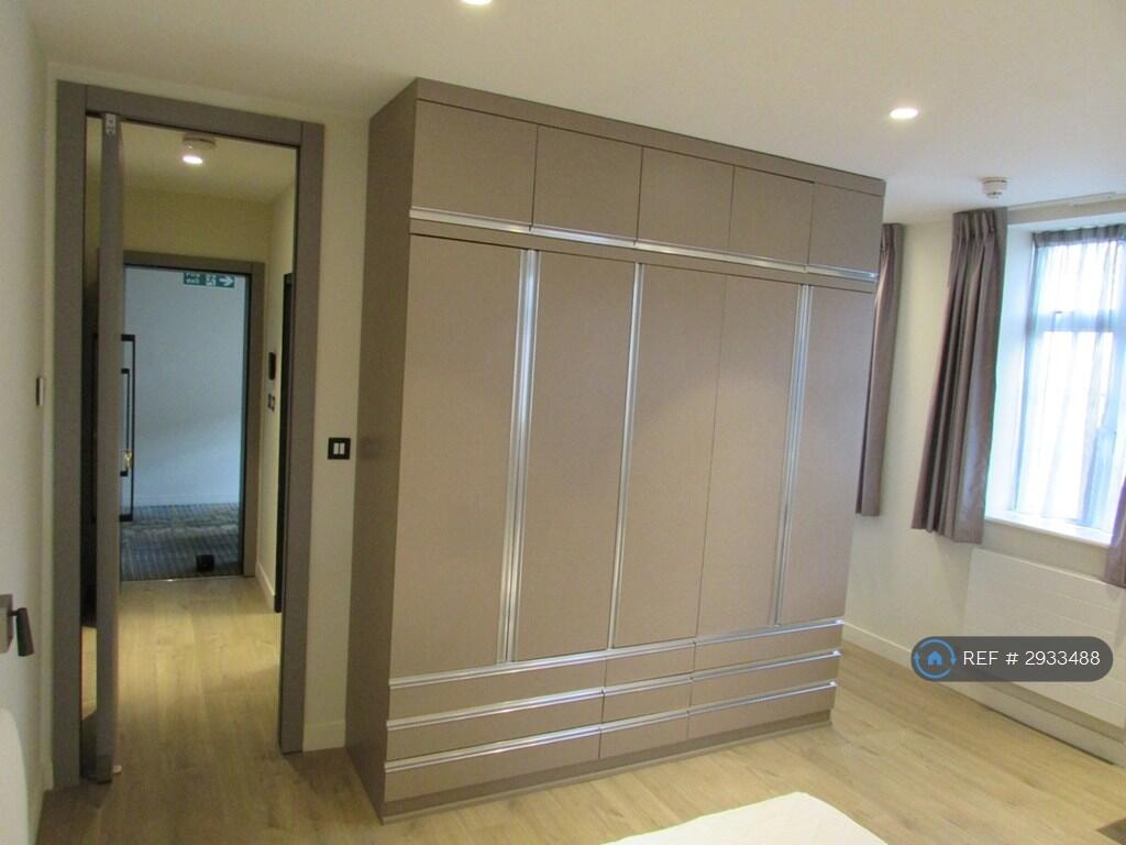 Main image of property: Brent Street, London, NW4