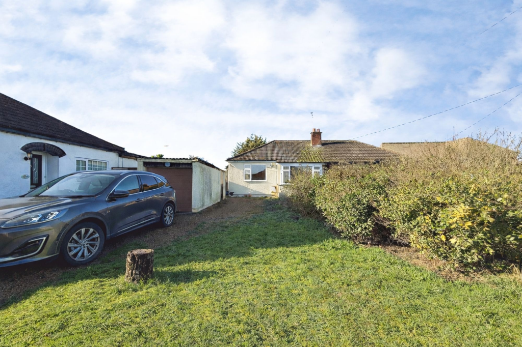 Main image of property: Giffords Cross Avenue, Corringham, SS17