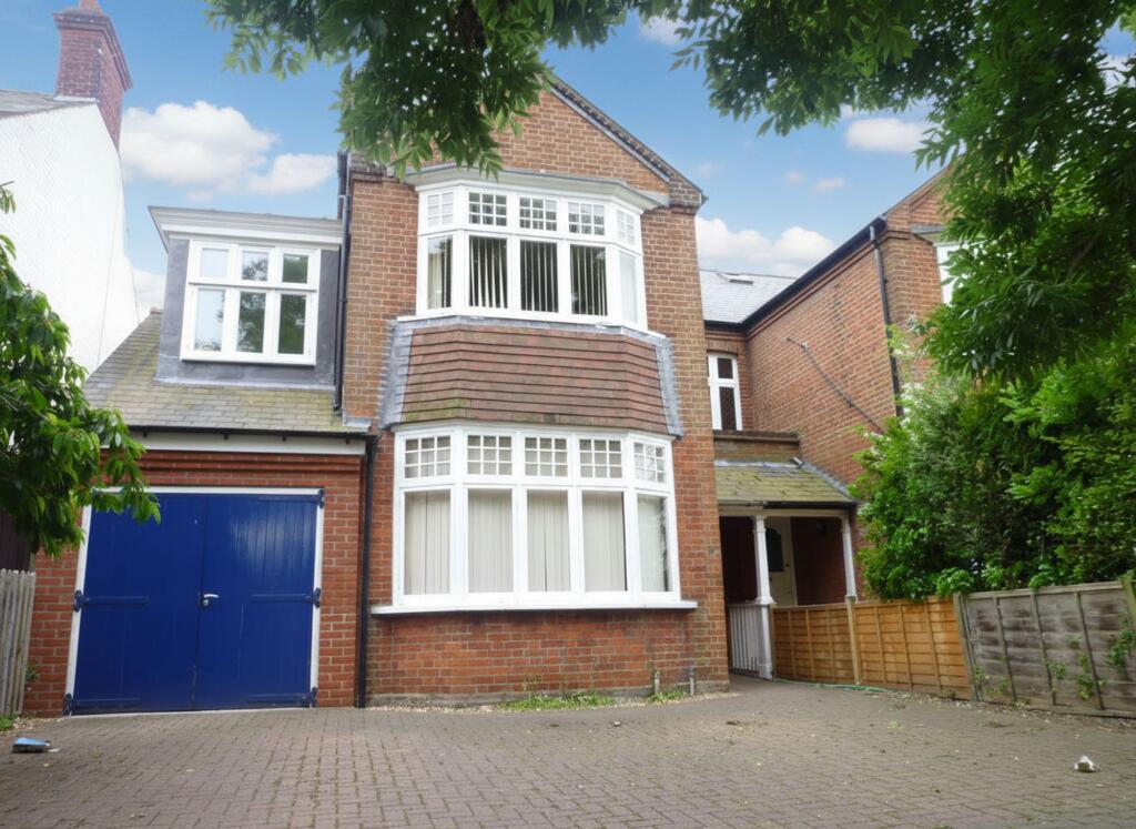 Main image of property: Chesterton Road, Cambridge, CB4