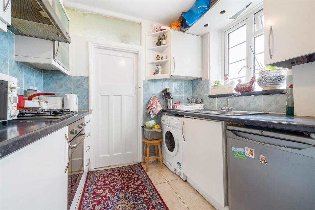 Perry Mansions, Catford Hill, London, SE6 photo 3