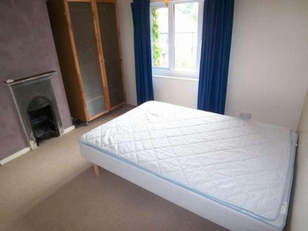 House in Leeds, Roundhay - More
