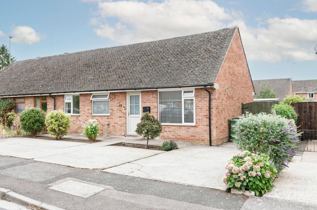 4-bed semi-detached on Evenlode Gardens, Moreton-In-Marsh, GL56, £350,000
