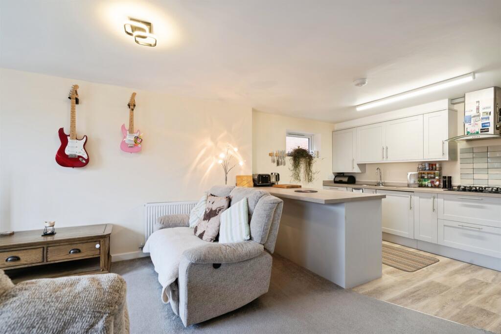 Apartment in Durrington, Wiltshire - More