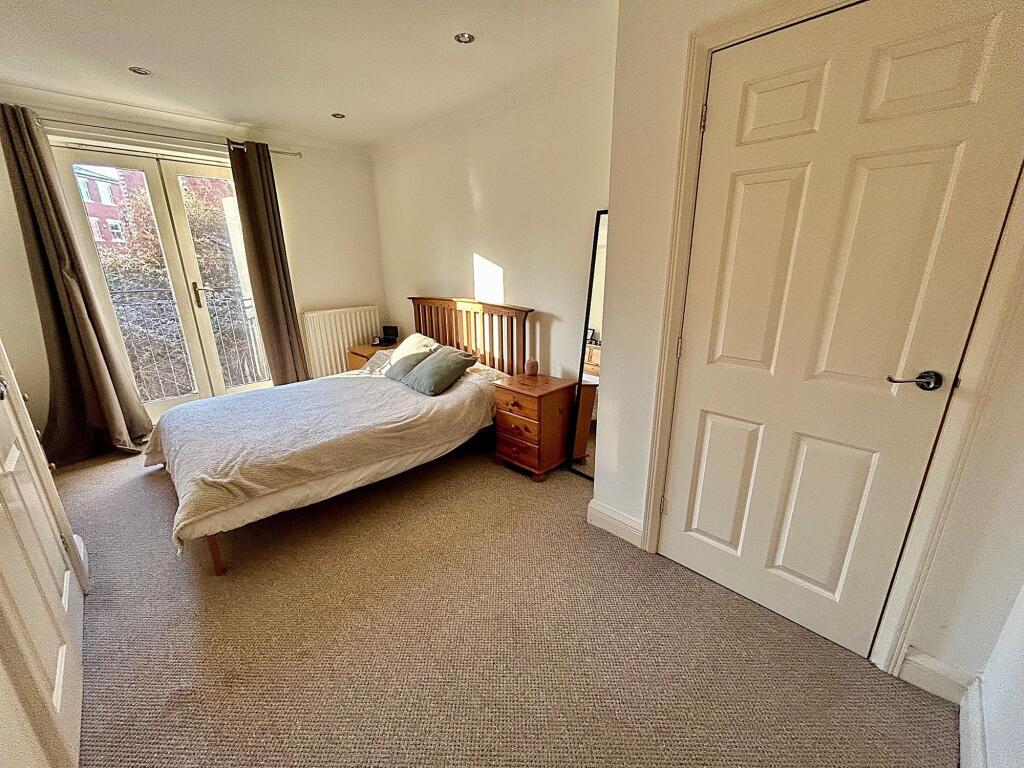 Apartment in Windsor House, Greater Manchester - View 4