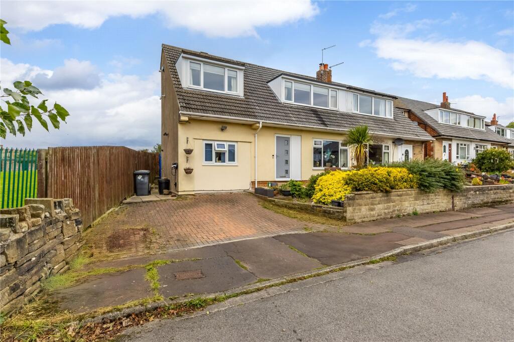 3-bed semi-detached on Reinwood Avenue, Quarmby, Huddersfield, HD3, £300,000