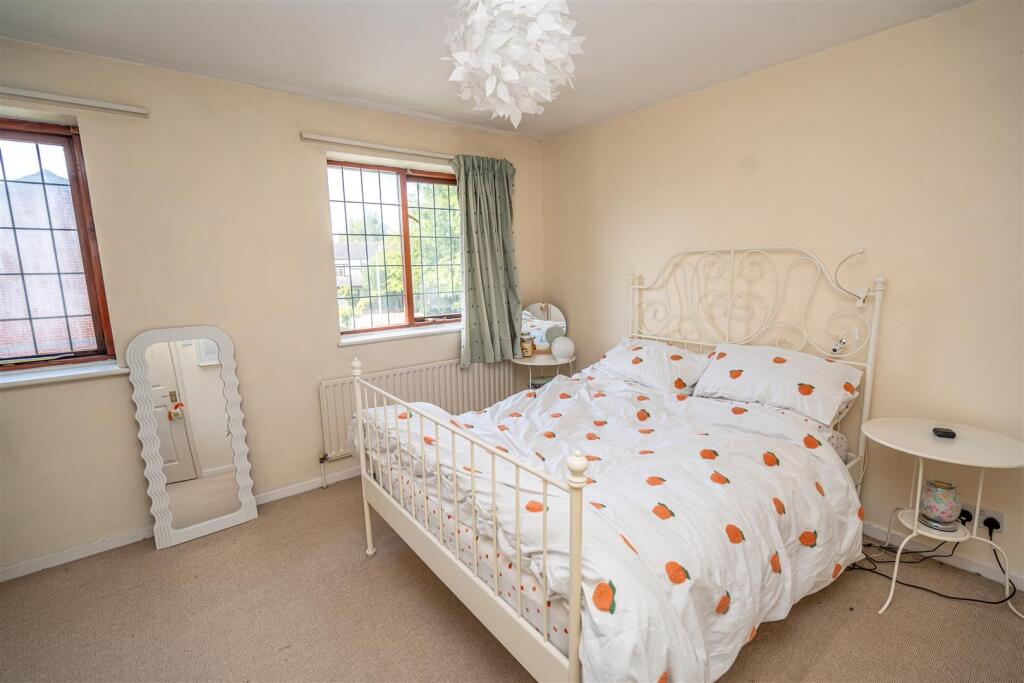 18 Tanfield Close, Tettenhall Wood, Wolverhampton, WV6 8EG photo 4