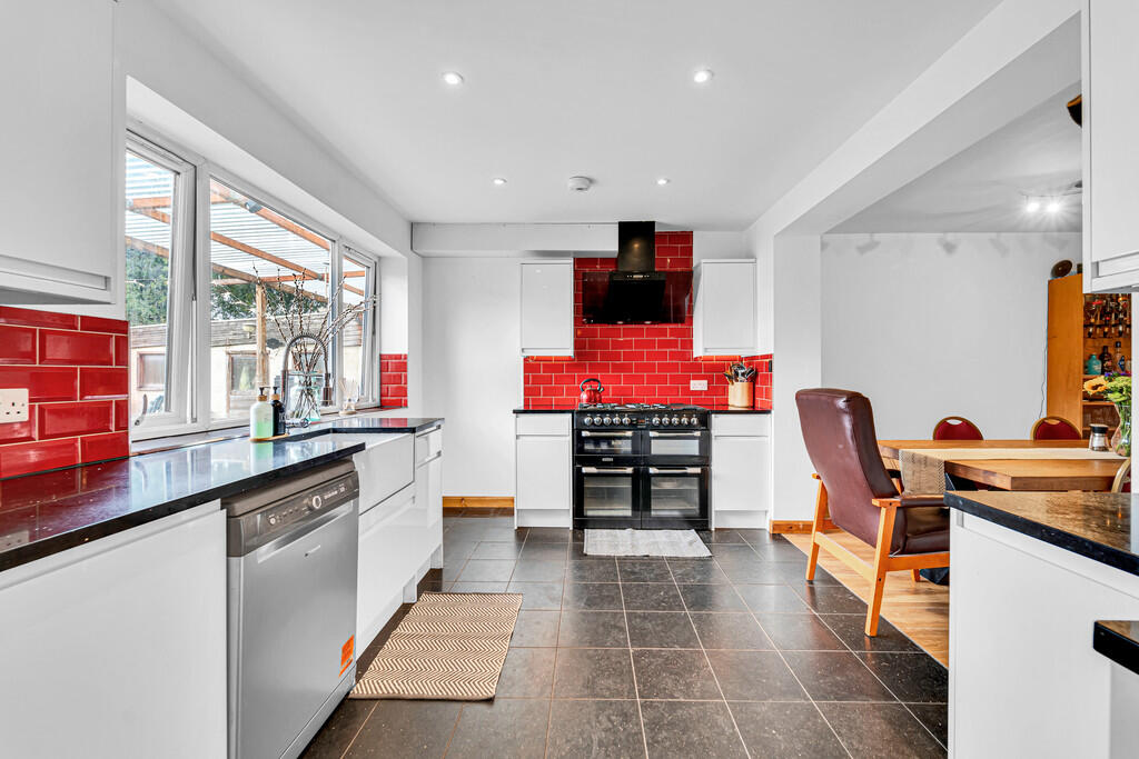 Burgoyne Road, Sunbury-on-Thames photo 3