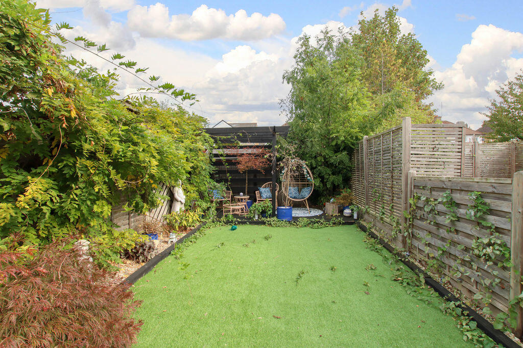 Apartment in Dacorum, Hertfordshire - More