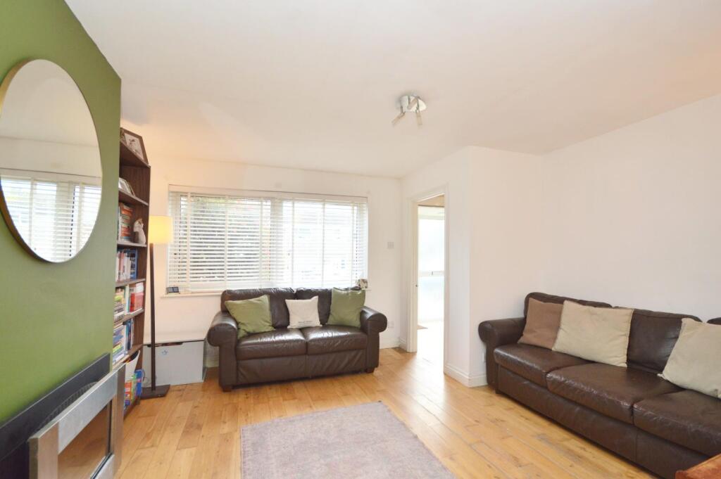 Caroline Close, Keynsham, Bristol photo 4