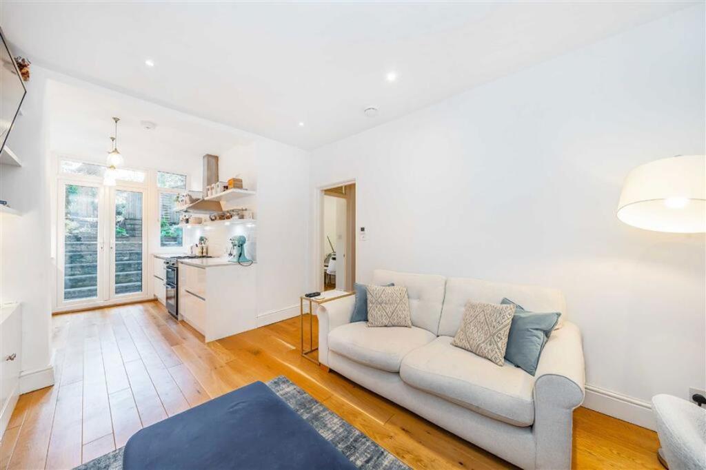 Apartment in London - View 2