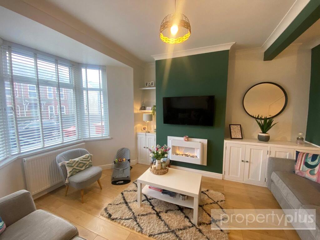 House in Porth, Tonyrefail - More