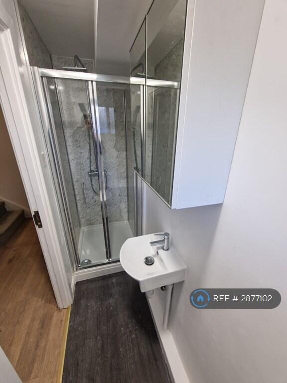 5 bedroom terraced house for rent