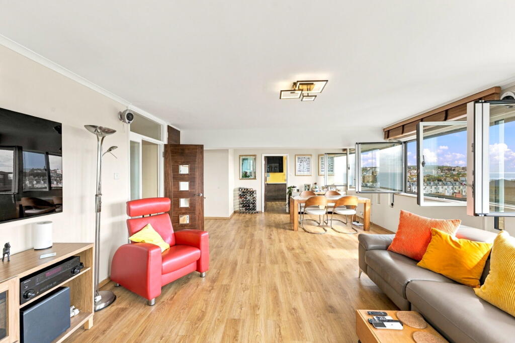 Apartment in Brighton - More