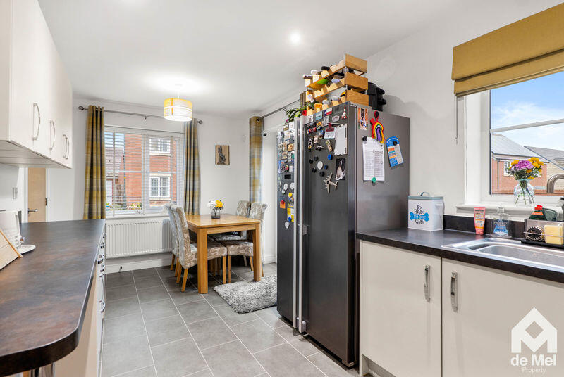 Ashton Crescent, Pamington, Tewkesbury, GL20 photo 3