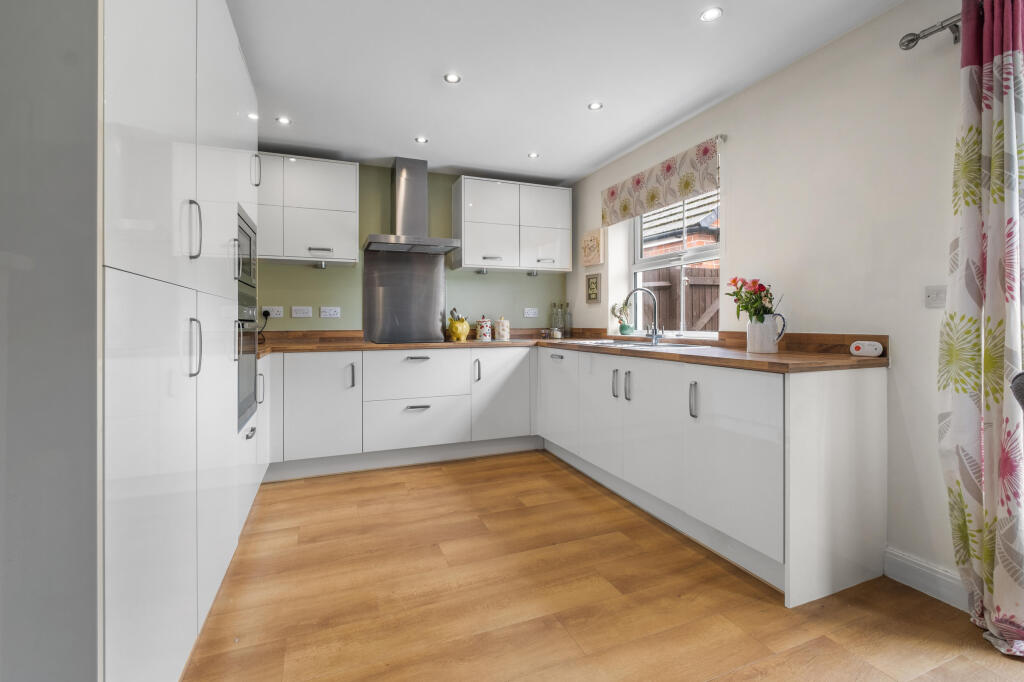 House in Bromsgrove, Aston Fields - View 3