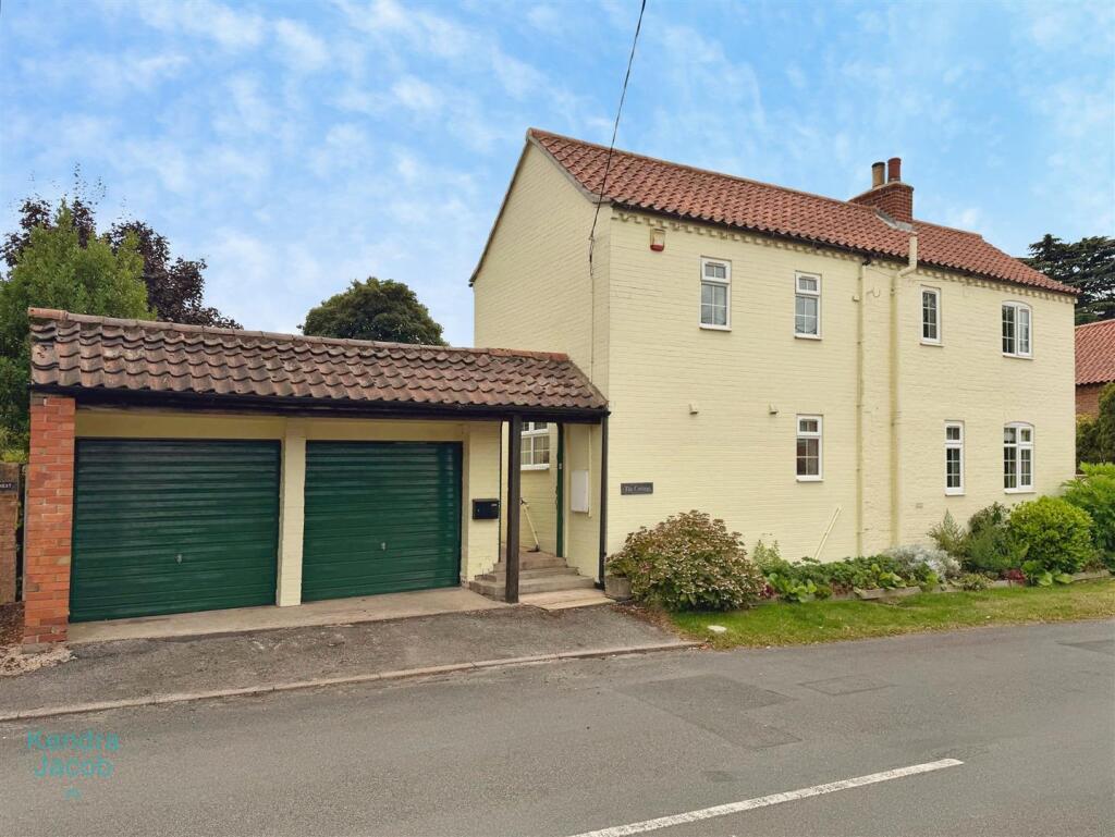 3-bed detached on High Street, Gringley-On-The-Hill, Doncaster, £375,000